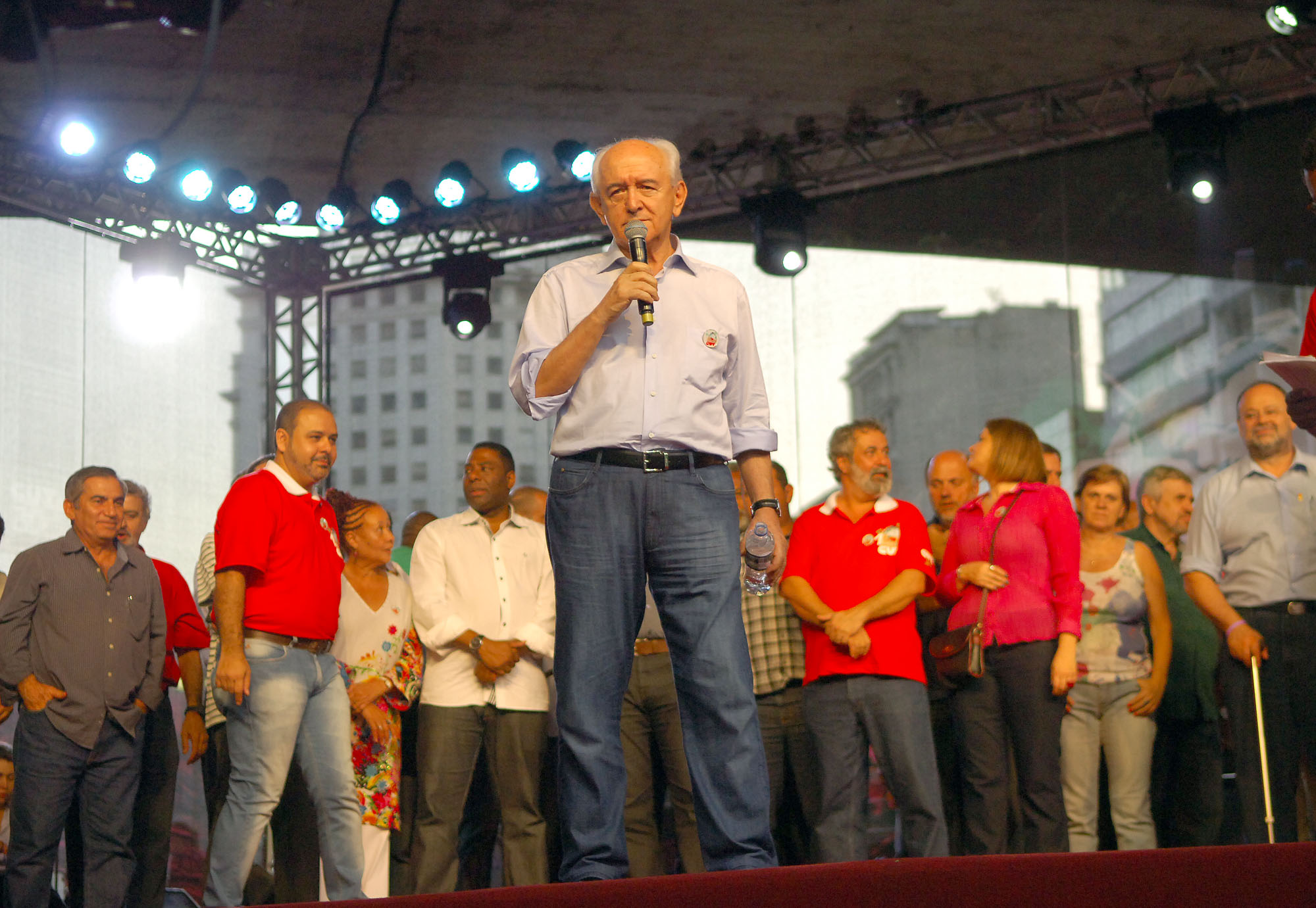 Ministro Manoel Dias durante comemoraçao do 1 de maio na cut
