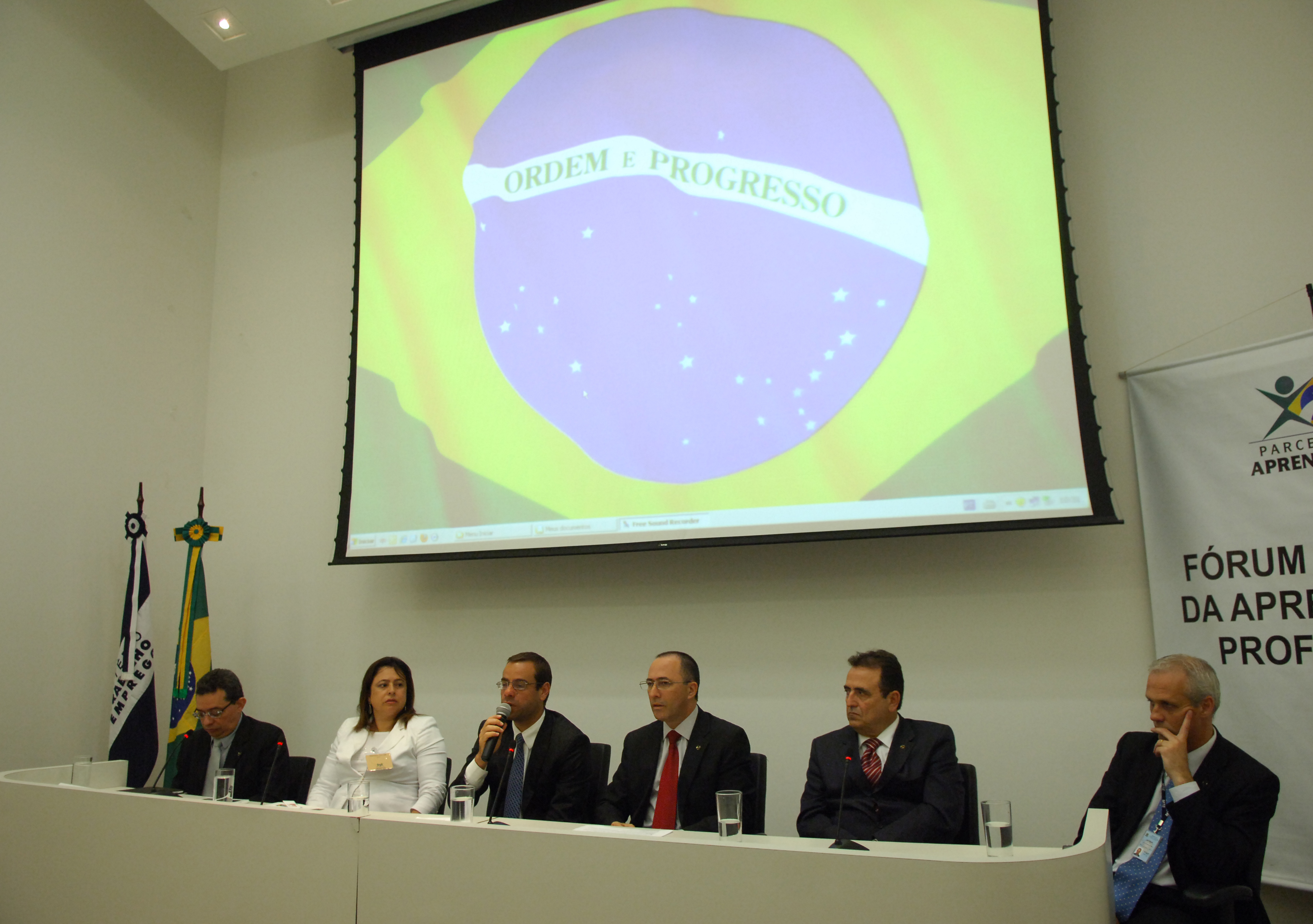 Ministro Brizola Neto durante abertura do forum nacional de aprendizagem