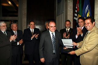 Ministro Carlos Lupi concede registro ao Sindicato Nacional dos Trabalhadores Aposentados, Pensionistas e Idosos (Sintapi).