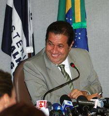 Ministro Carlos Lupi durante divulgaçao do caged de fevereiro de 2009.