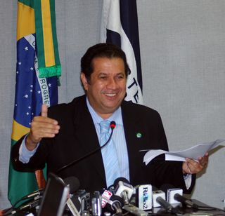 Ministro Carlos lupi durante coletiva sobre ampliaçao do seguro desemprego