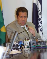 Ministro Carlos lupi durante coletiva sobre caged de março de 2009.