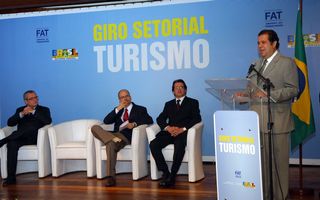 Ministro Carlos Lupi lança linha de crédito de R$ 200 milhões para atender aos prestadores de serviços turísticos cadastrados no Ministério do Turismo