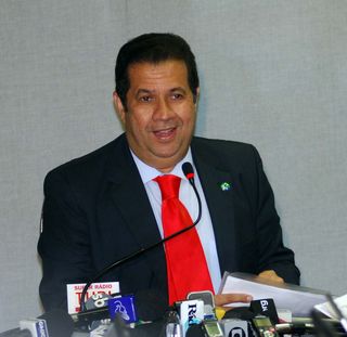Ministro Carlos Lupi durante coletiva apos divulgaçao do caged de maio de 2009.