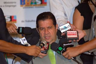 Ministro Carlos Lupi durante divulgação do Caged de julho de 2009.