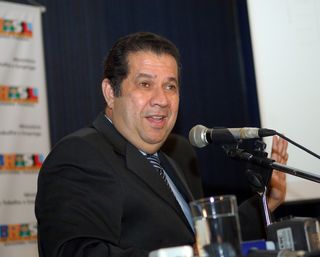 Ministro Carlos Lupi durante coletiva apos divulgaçao do caged de agosto de 2009.