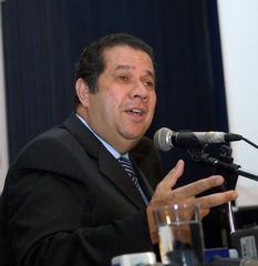 Ministro Carlos Lupi durante coletiva apos divulgaçao do caged de agosto de 2009.