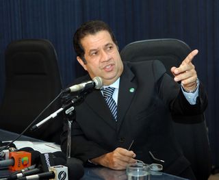 Ministro Carlos Lupi durante coletiva apos divulgaçao do caged de agosto de 2009
