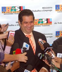 Ministro Carlos Lupi durante coletiva apos divulgaçao do caged de setembro de 2009.