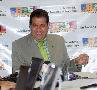 Ministro Carlos Lupi durante coletiva apos divulgaçao do caged de novembro de 2009.