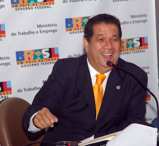Ministro Carlos Lupi durante coletiva apos divulgalçao do caged de dezembro de 2009.