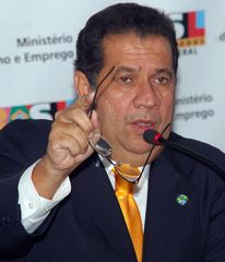 Ministro Carlos Lupi durante coletiva apos divulgaçao do caged de dezembro de 2009.