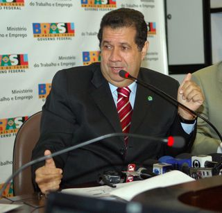 Ministro Carlos Lupi durante coletiva apos divulgaçao do caged de março de 2010.