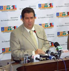 Ministro Carlos Lupi durante coletiva apos divulgaçao do caged de abril de 2010
