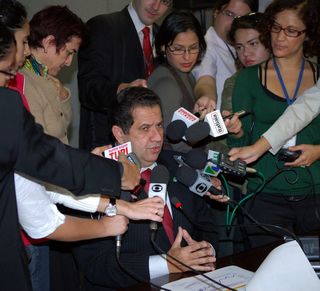 Ministro Carlos Lupi durante coletiva apos divulgaçao do caged e julho de 2010.
