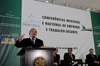 Lula discursa durante a solenidade de lançamento