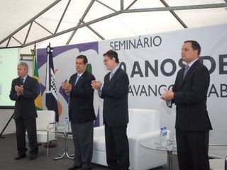 Ministro Carlos Lupi durante abertura do seminario em comemoraçao dos 80 anos do mte.