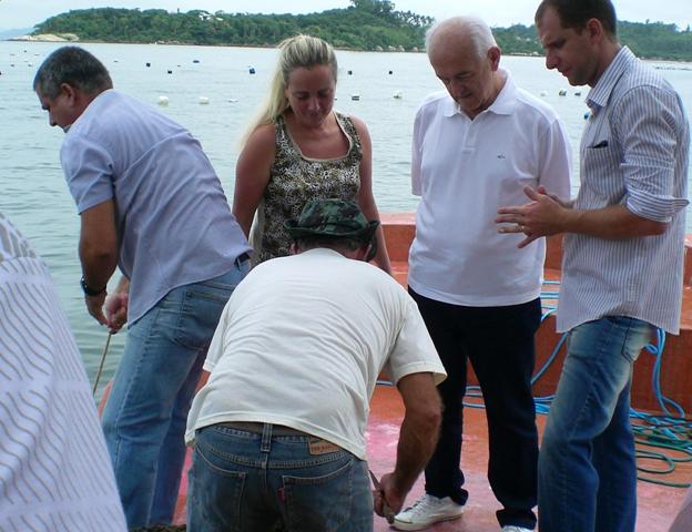 Ministro visita colônia de pescadores em Florianópolis/SC